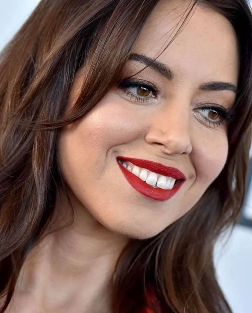 Aubrey Plaza Beautiful In Closeup  nude photo