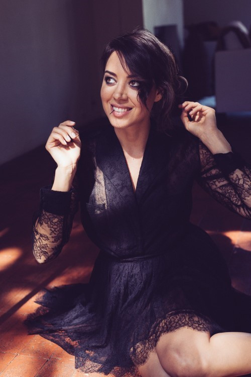 Aubrey Plaza Black Dress  nude photo