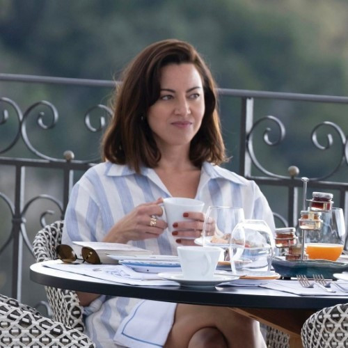 Aubrey Plaza Having A Cup Of Coffee At The White Lotus  nude photo
