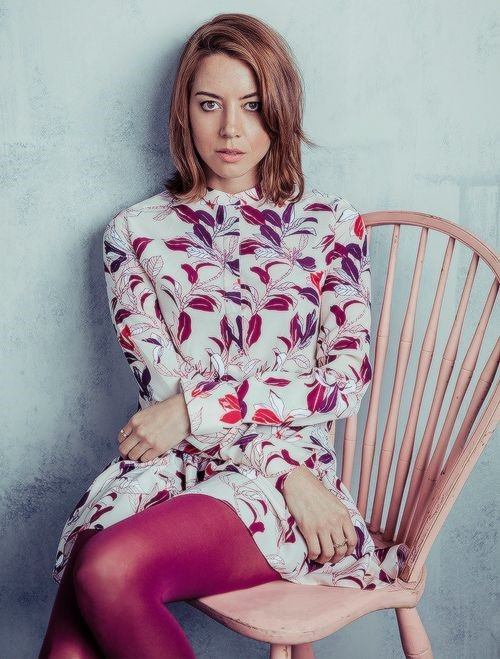 Aubrey Plaza Hot Pink  nude photo