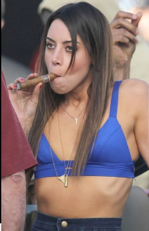 Aubrey Plaza In Blue Top  nude photo