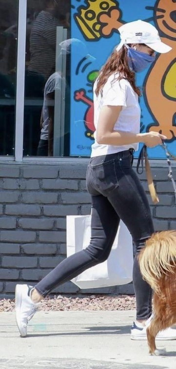 Aubrey Plaza In Jeans And Jean Shorts 13  nude photo