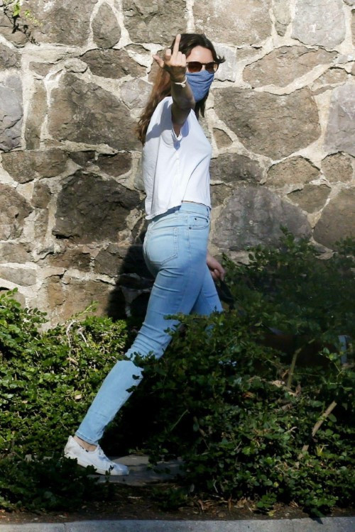 Aubrey Plaza In Jeans And Jean Shorts 16  nude photo