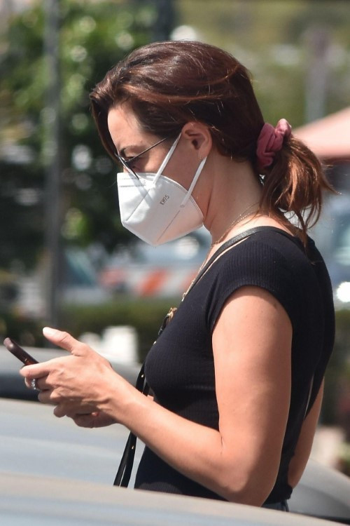 Aubrey Plaza In Jeans And Jean Shorts 20  nude photo