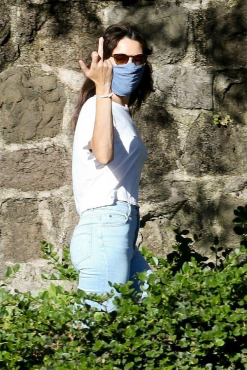 Aubrey Plaza In Jeans And Jean Shorts 4  nude photo