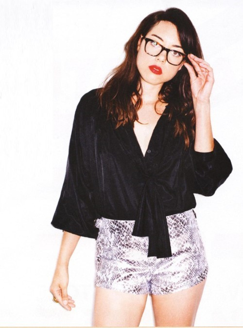 Aubrey Plaza Making Black Plastic Glasses Look Sexy  nude photo