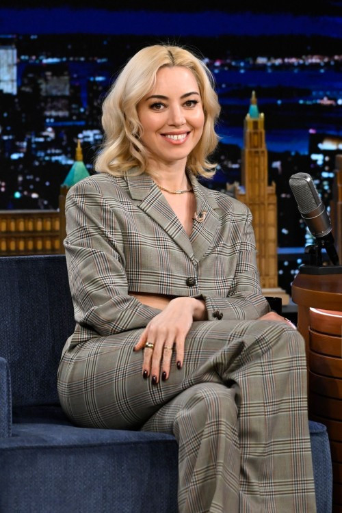 Aubrey Plaza On The Tonight Show With Jimmy Fallon January  nude photo