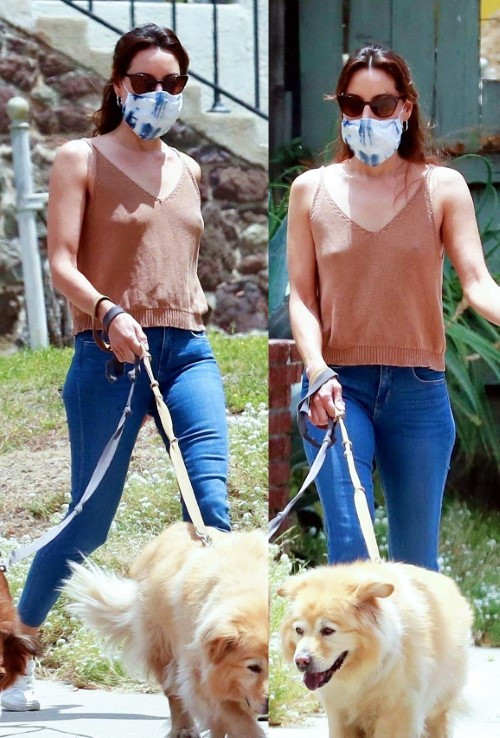 Aubrey Plaza Pokies  nude photo