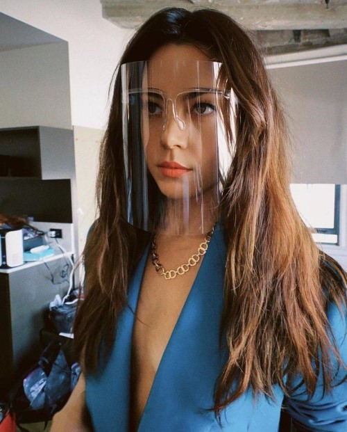 Aubrey Plaza Safe Queen  nude photo