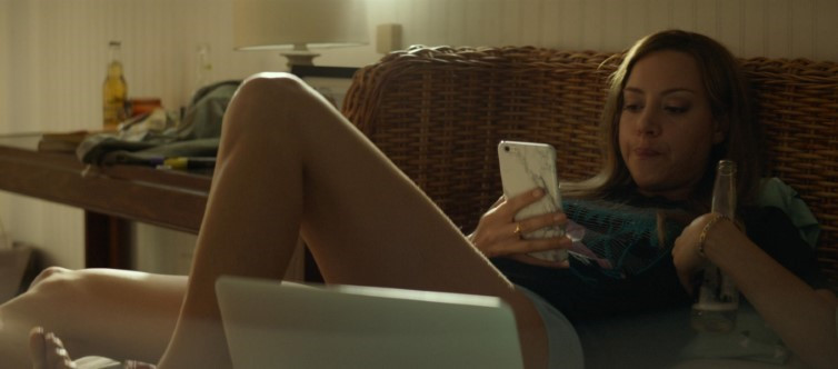 Aubrey Plaza Scrolling  nude photo