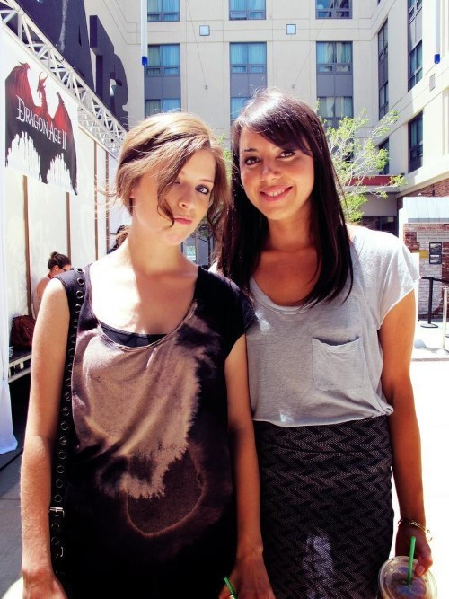 Aubrey Plaza Sharing A Picture With Anna Kendrick  nude photo