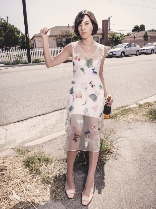Aubrey Plaza Shows The Proper Way To Wait For A Ride  nude photo