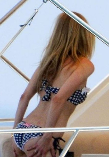 Avril Lavigne Ass  nude photo