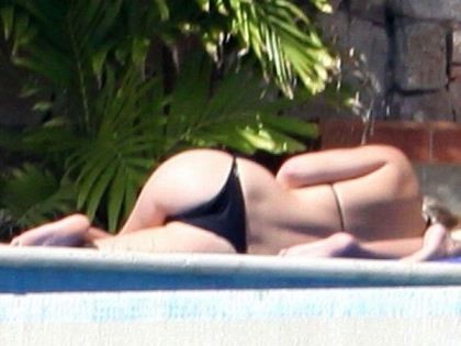 Bar Refaeli Ass  nude photo