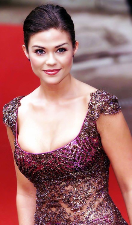 Beautiful Actress Susan Ward Sexy Cleavage  nude photo