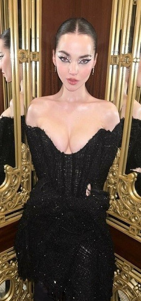 Beautiful Big Tits Cleavage Dove Cameron  nude photo
