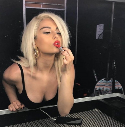 Bebe Rexha Putting On Lipstick nude photo