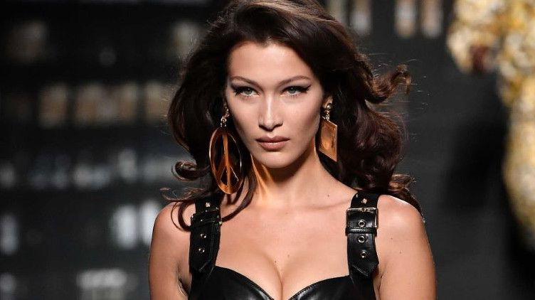 Bella Hadid  nude photo