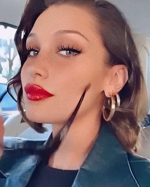 Bella Hadid  nude photo