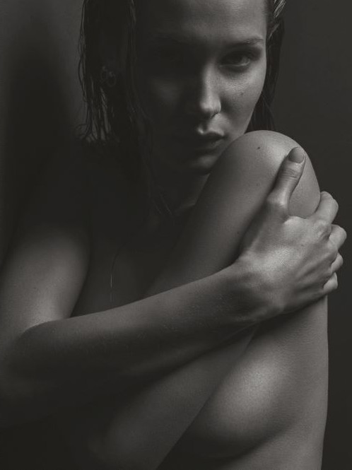 Bella Hadid  nude photo