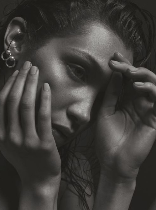 Bella Hadid  nude photo