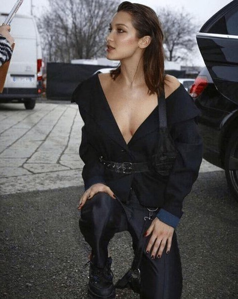 Bella Hadid Hot Cleavage  nude photo