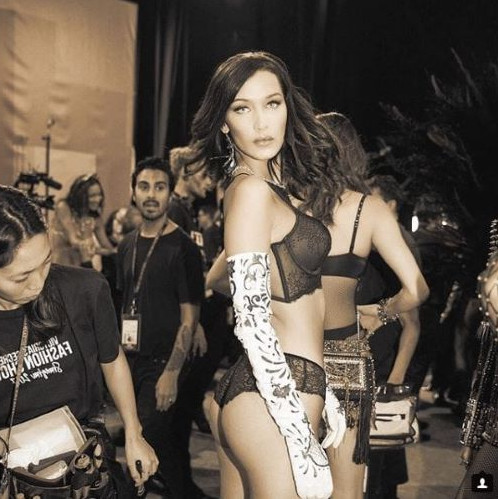 Bella Hadid Too Hot  nude photo