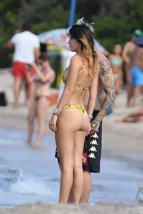 Bella Thorne Butt In Bikini  nude photo