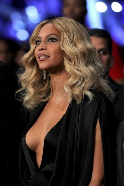 Beyonce Knowles Braless Sexy Cleavage  nude photo