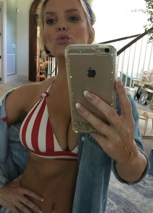 Britney Spears And Jessica Simpson Milf Bikini Boobs Display  nude photo