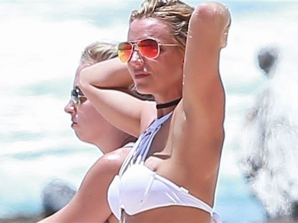 Britney Spears Nipple Slip Bikini Beach Candids  nude photo