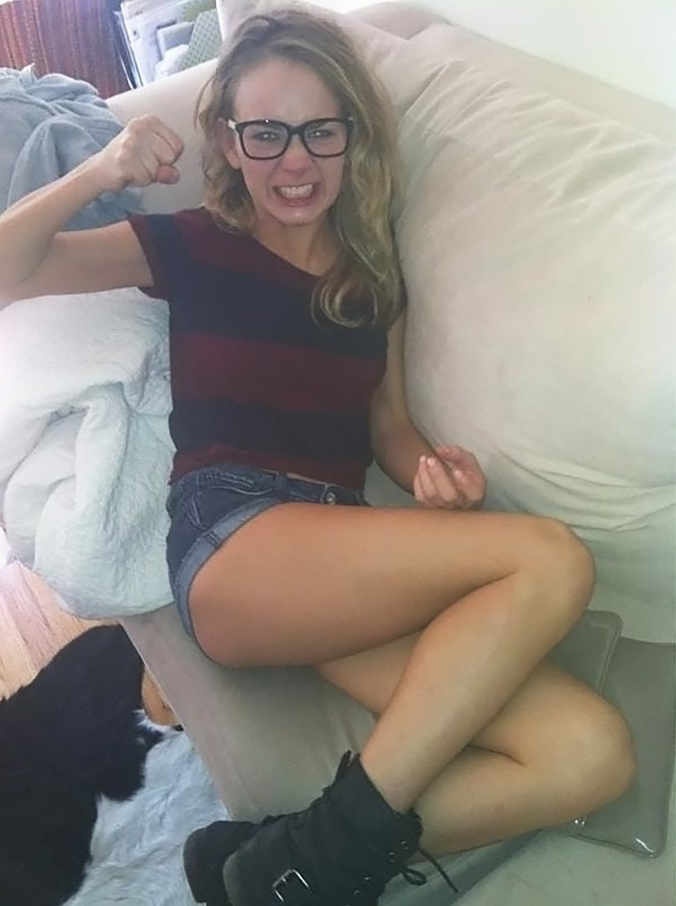 Britt Robertson Legs  nude photo