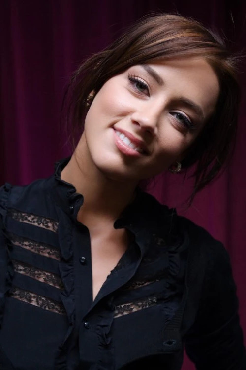 Brunette Amber Heard  nude photo