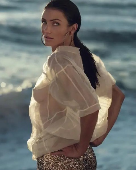 Cameron Diaz Has Nice Perky Nipple  nude photo