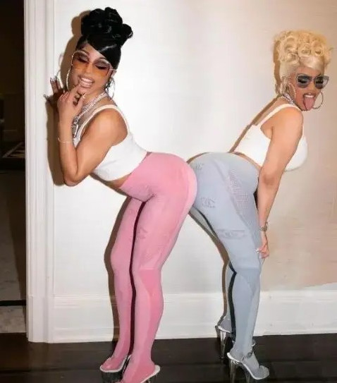 Cardi B E Sua Irma Hennessy  nude photo