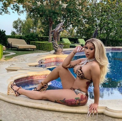 Cardi B Onlyfans  nude photo