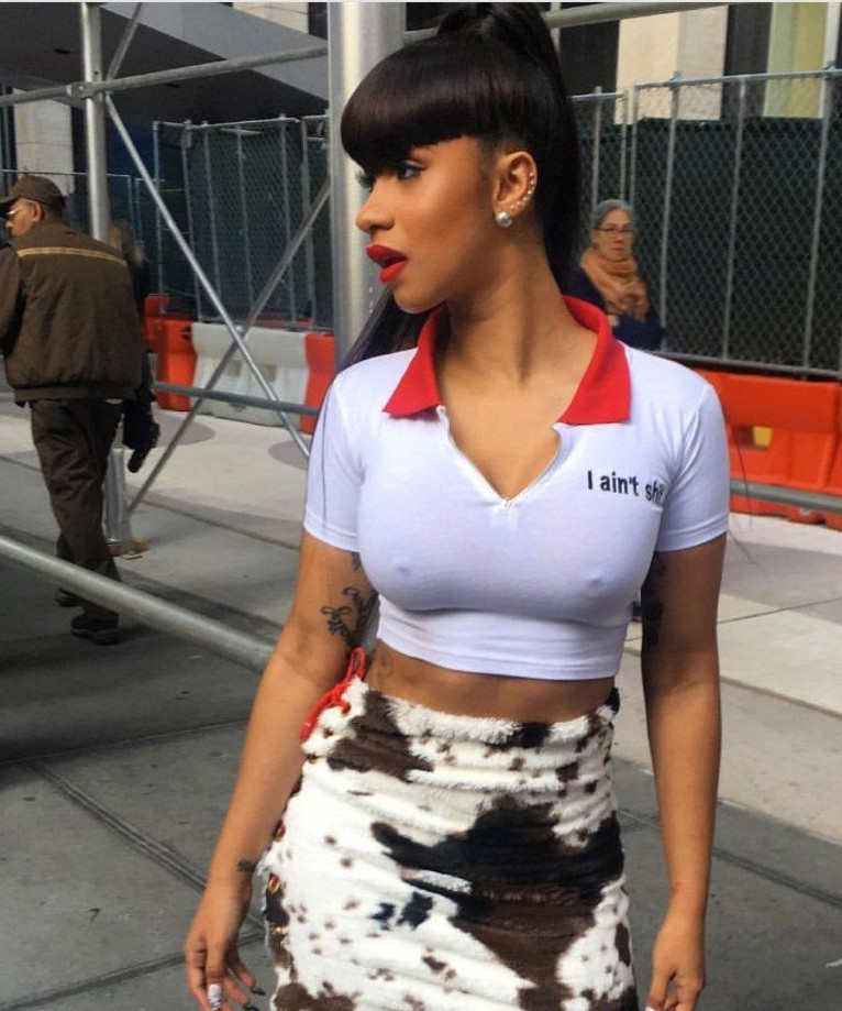Cardi B Pokies  nude photo