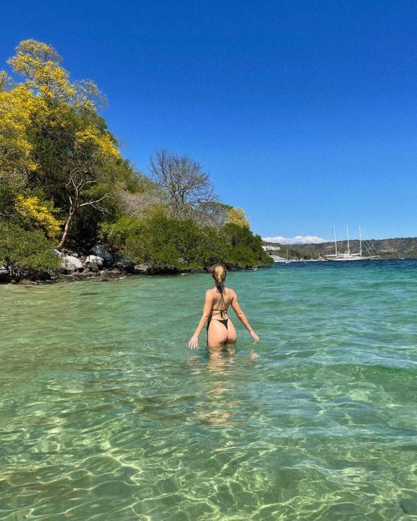 Caroline Zalog  nude photo