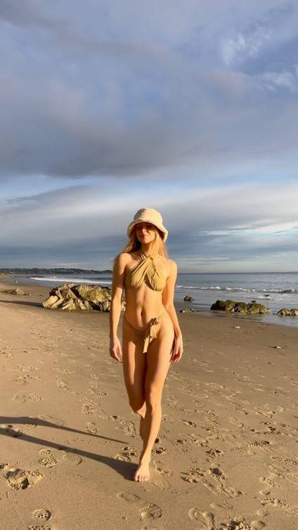 Caroline Zalog  nude photo