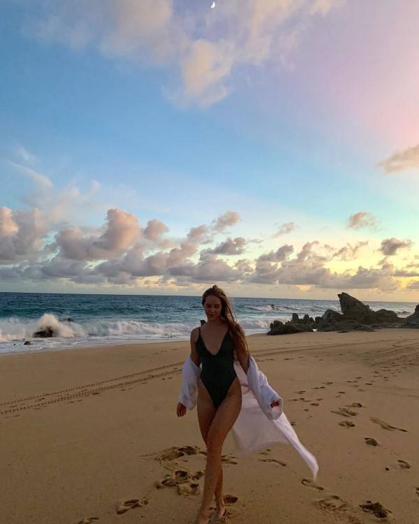 Caroline Zalog  nude photo