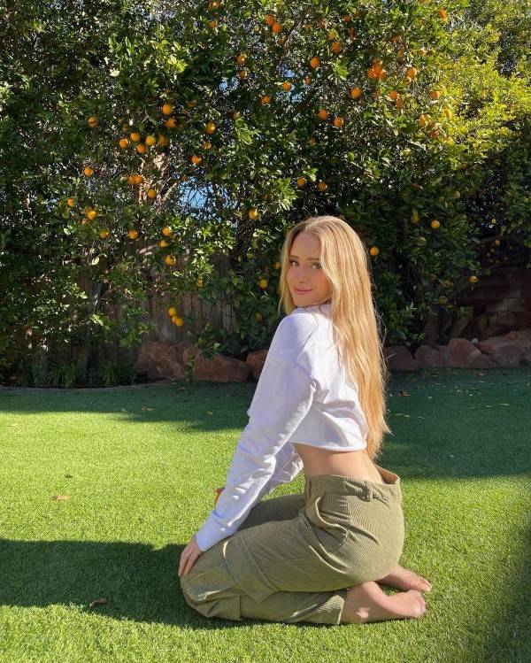 Caroline Zalog  nude photo