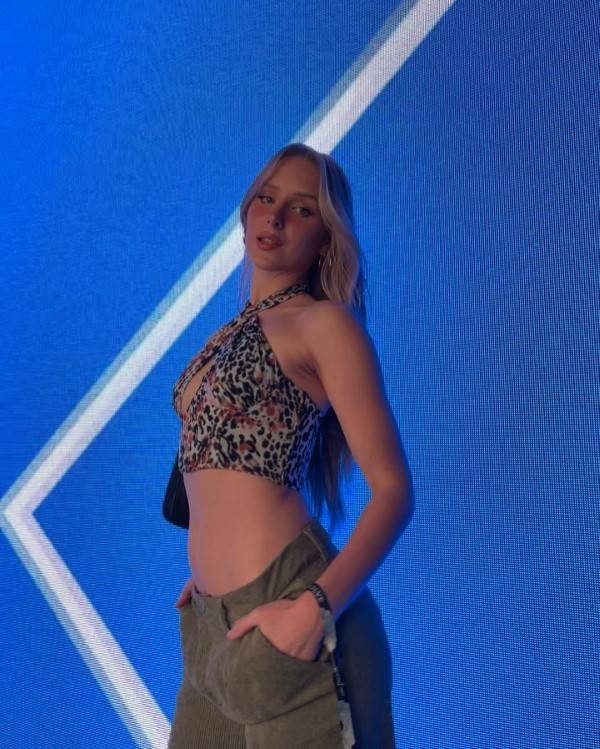 Caroline Zalog  nude photo