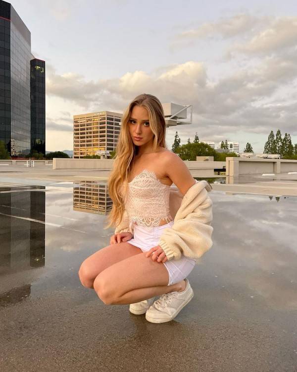 Caroline Zalog  nude photo