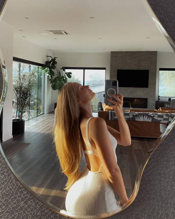 Caroline Zalog  nude photo