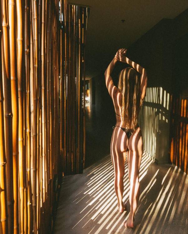 Caroline Zalog  nude photo