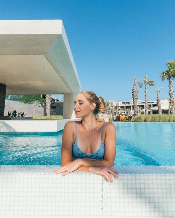 Caroline Zalog  nude photo