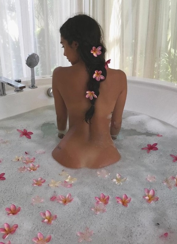 Chantel Jeffries Naked In Bathtub  nude photo
