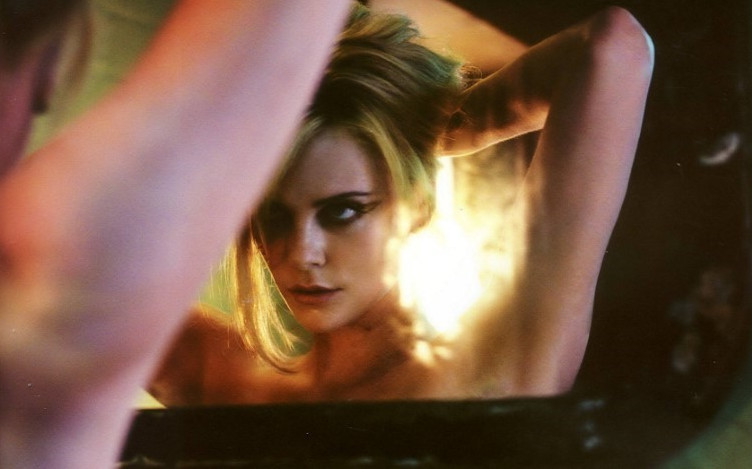 Charlize Theron Face In Mirror  nude photo