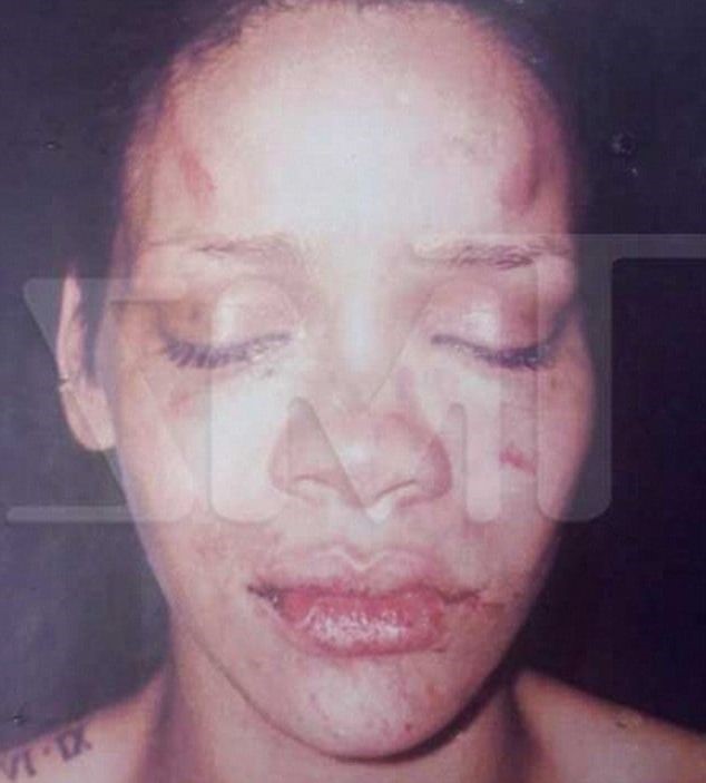 Chris Brown Beats Rihanna  nude photo