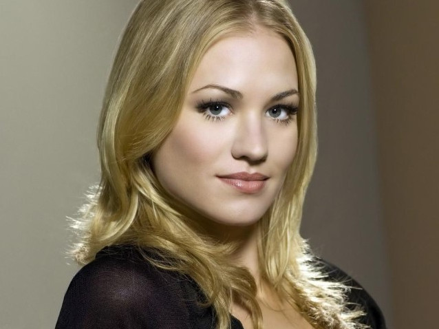 Chuck Actress Yvonne Strahovski  nude photo